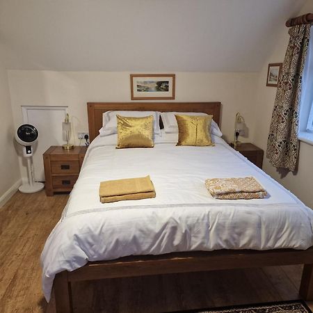 Woodvale Bungalow Little Haven Bagian luar foto