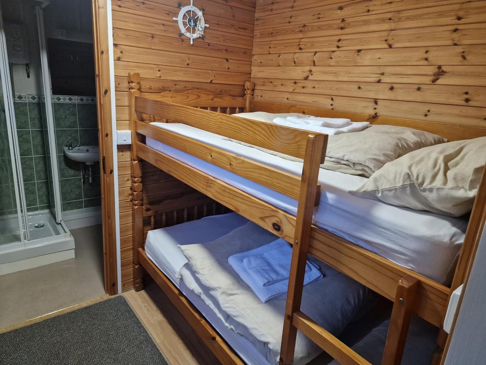 Woodvale Bungalow Little Haven Bagian luar foto